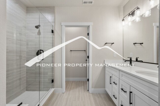Building Photo - Main Floor Primary Home in Flying Horse with 5 Bedrooms, Gourmet Kitchen, Finished Basement & 4-C...