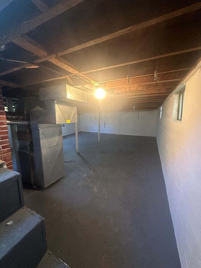 Building Photo - 529 Beecher St