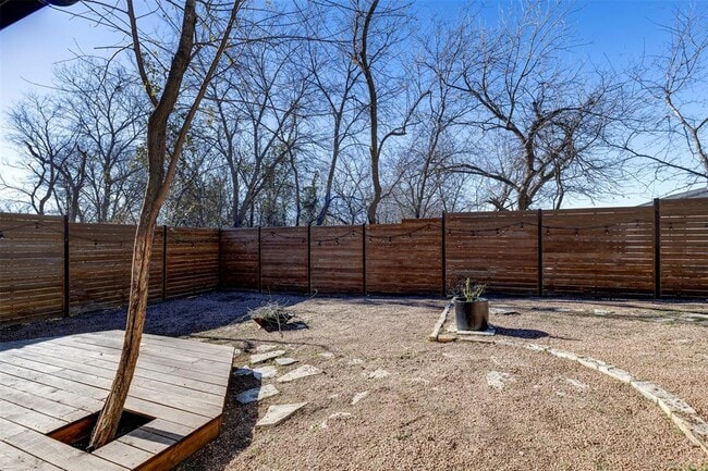 Building Photo - 2919 Pecan Springs Rd