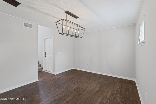 Building Photo - 2300 Twelve Oaks Dr
