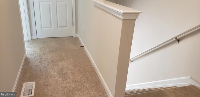 Building Photo - 186 Caterpillar Dr