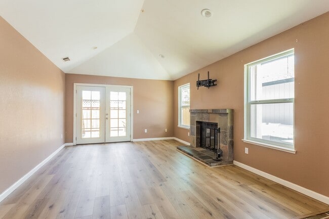 Building Photo - PURE Property Management Presents: Delightful 4 Bed 2 Bath Near Pioneer Park