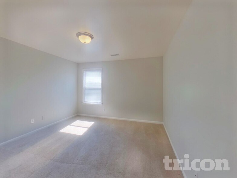Building Photo - 527 W Saddletree Dr
