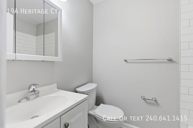 Building Photo - 19a Heritage Ct