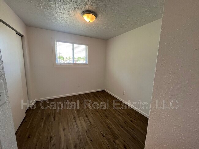 Building Photo - 892 Haller St