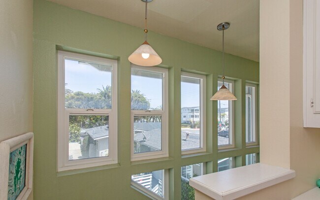 Building Photo - Carlsbad Village Furnished 2 bedroom/2 bath Long Term