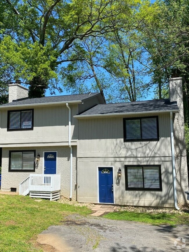 Building Photo - Ivy Street Duplex