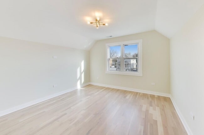 Building Photo - 6730 W Dakin St