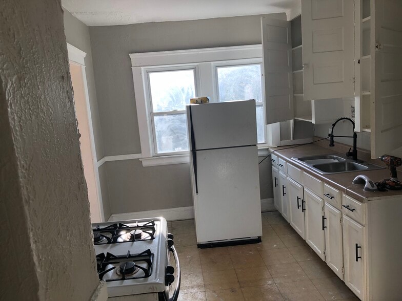 Building Photo - 1830 Mannering Rd