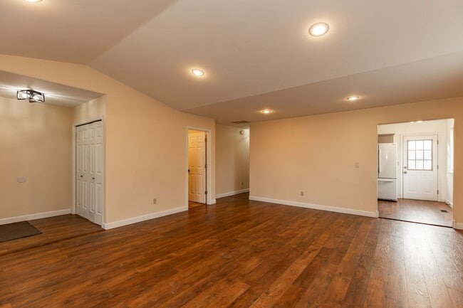 Building Photo - **MOVE IN SPECIAL!** Pet Friendly Charming 3 Bedroom Home with large office!