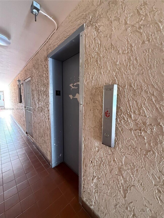 Building Photo - 6820 W Flagler St