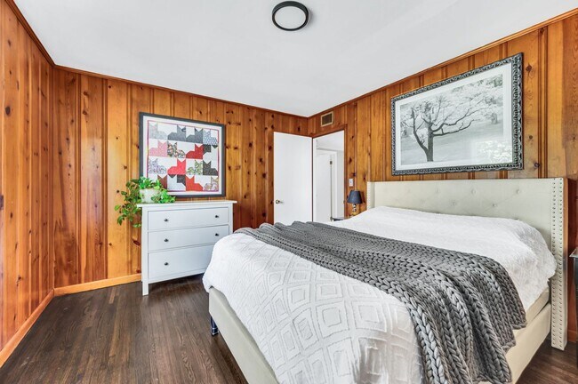Building Photo - 3 Bedroom 1 Bath Donelson House by Two Riv...