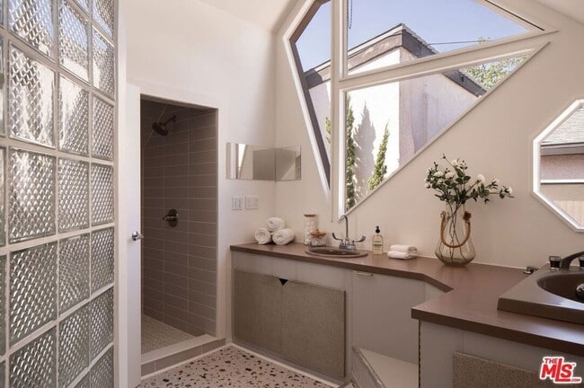 Building Photo - 755 Luton Dr