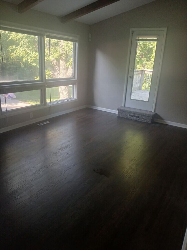 Building Photo - NO SECURITY DEPOSIT! Beautiful 3 Bedroom Home