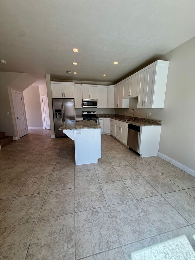 Building Photo - 3971 Bella Vista Dr