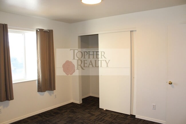 Building Photo - 2529 Ferndale Ln