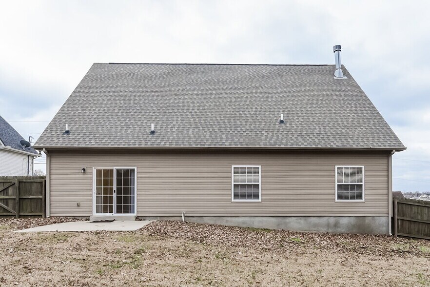 Building Photo - 1903 Champlain Dr