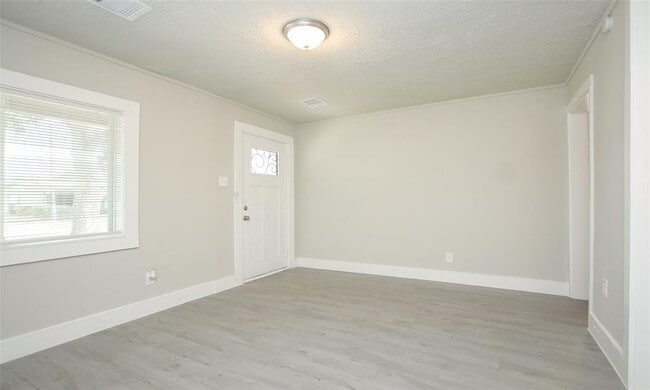 Building Photo - 4826 Larkspur St