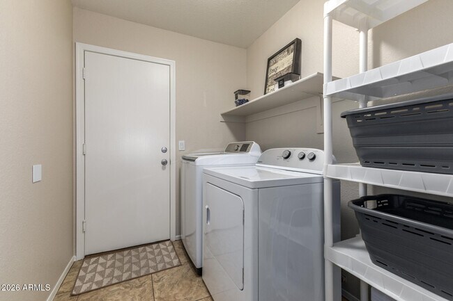 Building Photo - 6424 E Menlo St