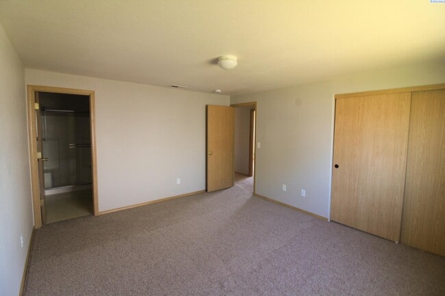 Building Photo - 3 Bed, 2 Bath Rambler in Pasco
