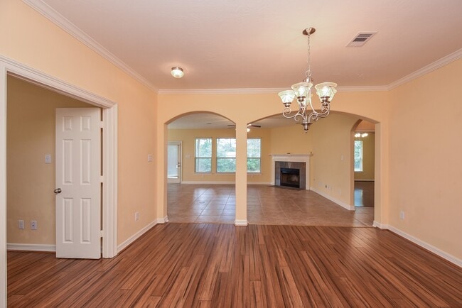 Building Photo - 25203 Oak Villa Dr