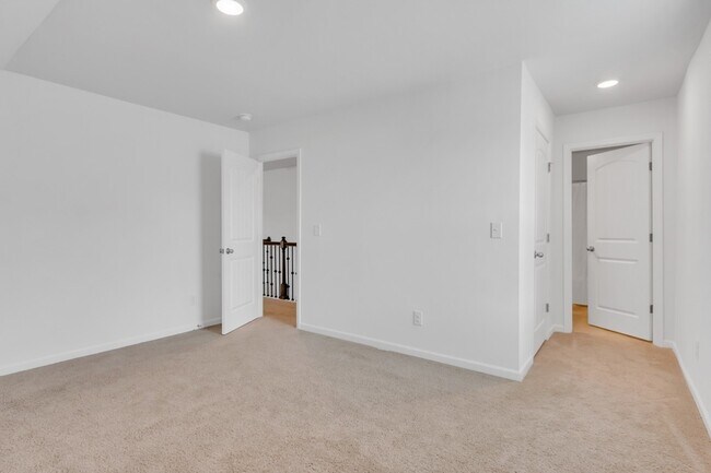 Building Photo - 8028 Forest Hills Dr