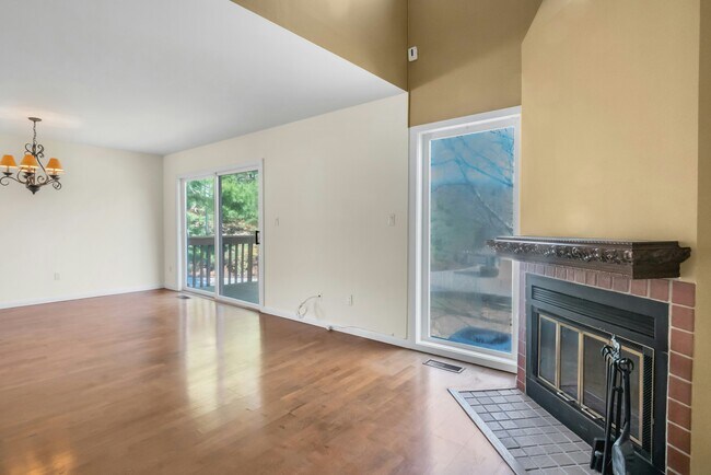 Building Photo - 1 Spring Pond Dr