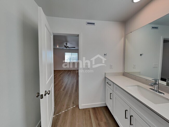 Building Photo - 12627 W Flynn Ln