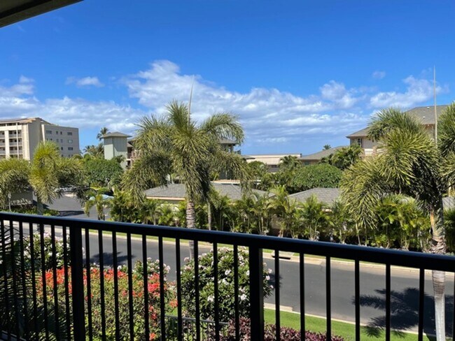 Building Photo - Gorgeous like new Premier condo in S. Kihe...