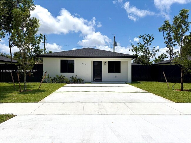 Building Photo - 2420 NW 154th St