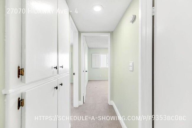 Building Photo - Beautiful 2 Bed + 1.5 Bath Townhome + Pati...