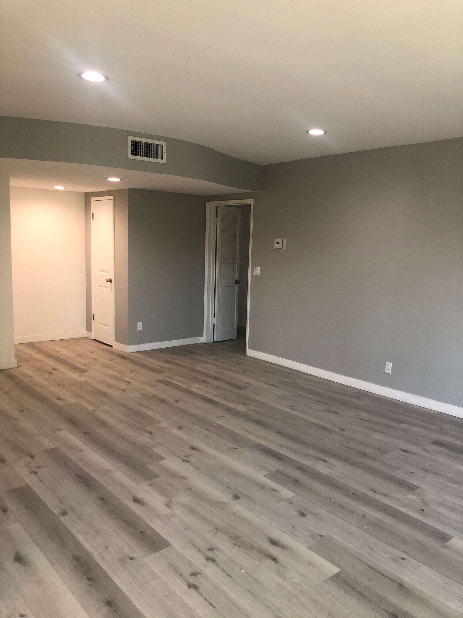 Building Photo - 10823 Camarillo St