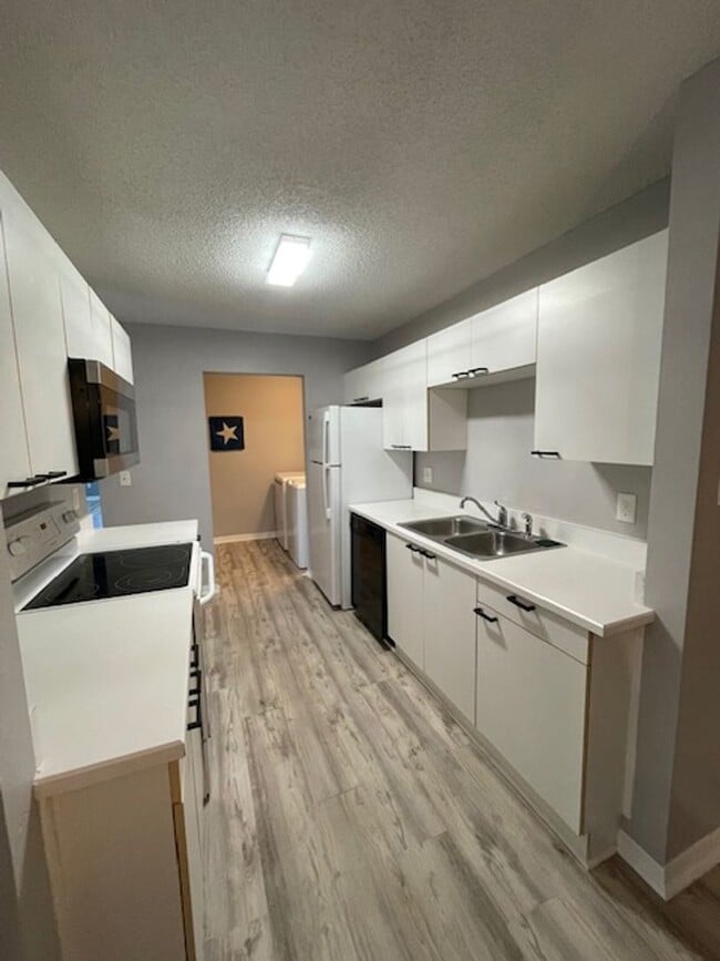 Building Photo - 2Bed/2Bath in the heart of Daytona Beach w...