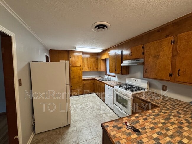 Building Photo - 2144 Napoleon Ave