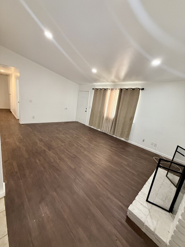 Building Photo - 10729 E Ave R 10