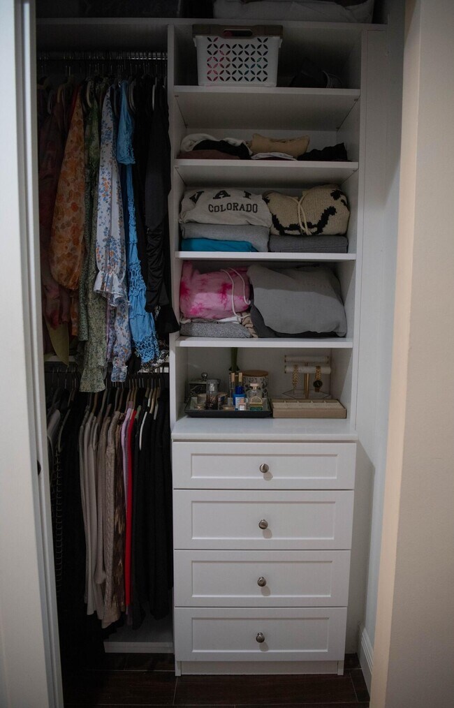 Building Photo - 1203 Town Center Dr