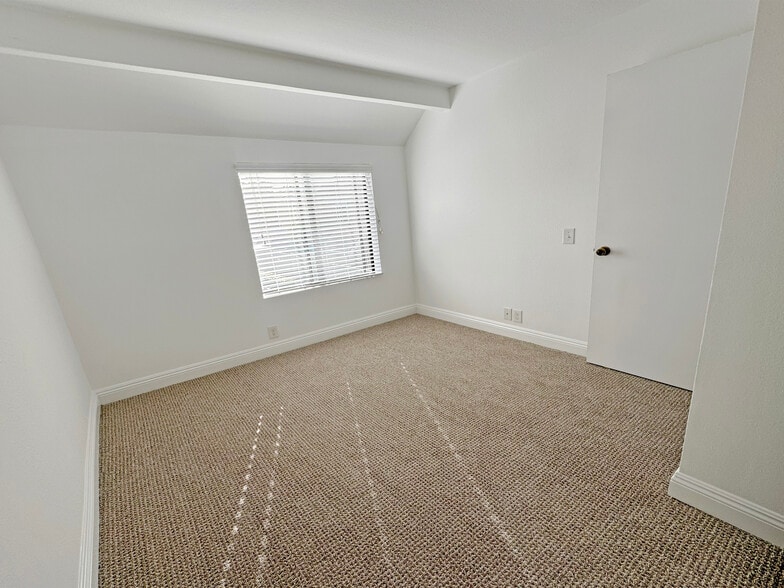 Building Photo - 13 Sage