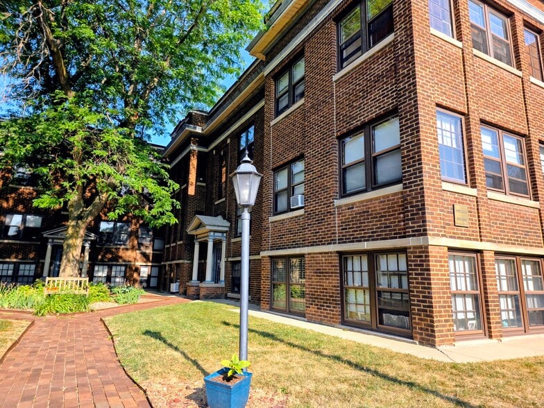 Building Photo - 2537 N Downer Ave