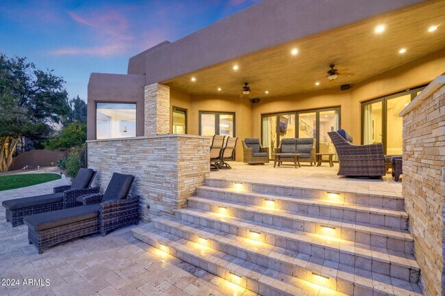 Building Photo - Beautiful custom home with backyard Oasis!