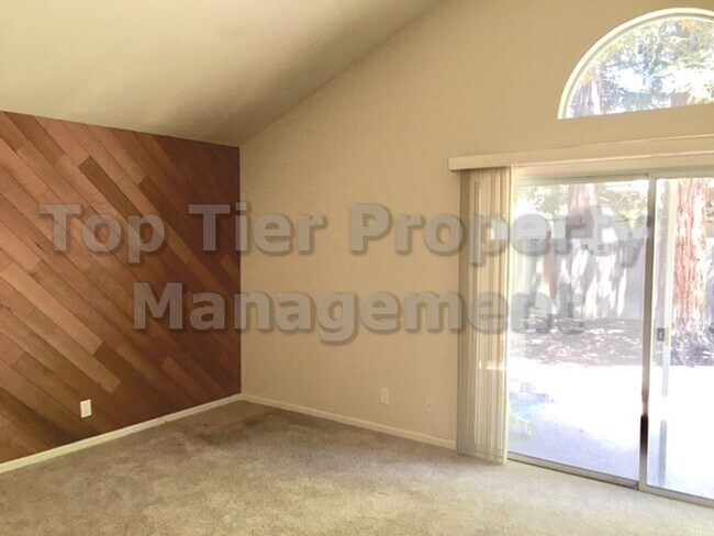 Building Photo - Beautiful 4 Bed / 2 Bath / 2,660 sqft Sing...