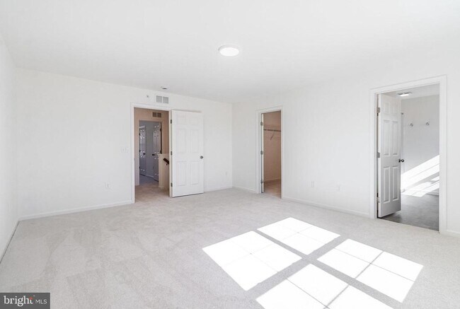 Building Photo - 7843 Briarwood Dr