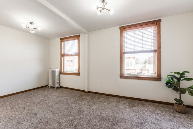 Building Photo - 318 W State St