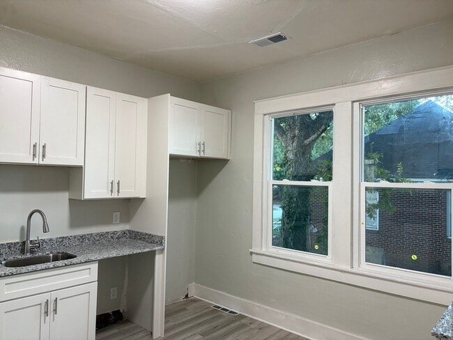 Building Photo - 225 Poplar St