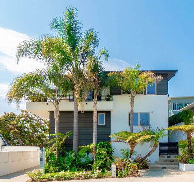 Front View (home is rear townhome) - 1542 Manhattan Beach Blvd