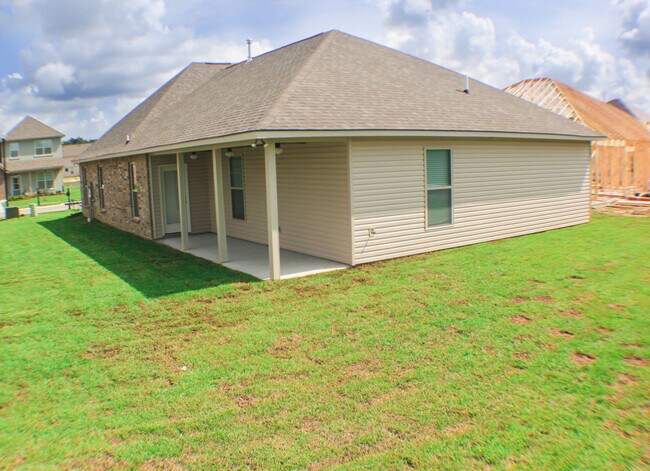 Building Photo - 4BR IN ZACHARY