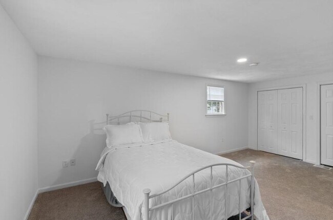 Building Photo - 58 Brandon St