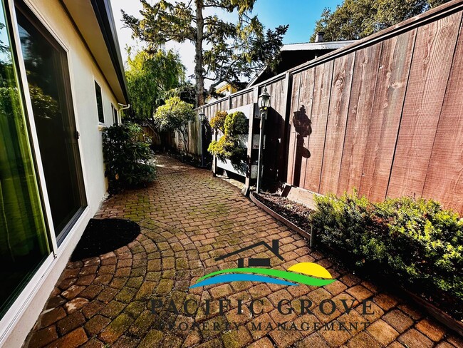 Building Photo - Charming Fully Furnished Updated Two-Bedroom in Pacific Grove!