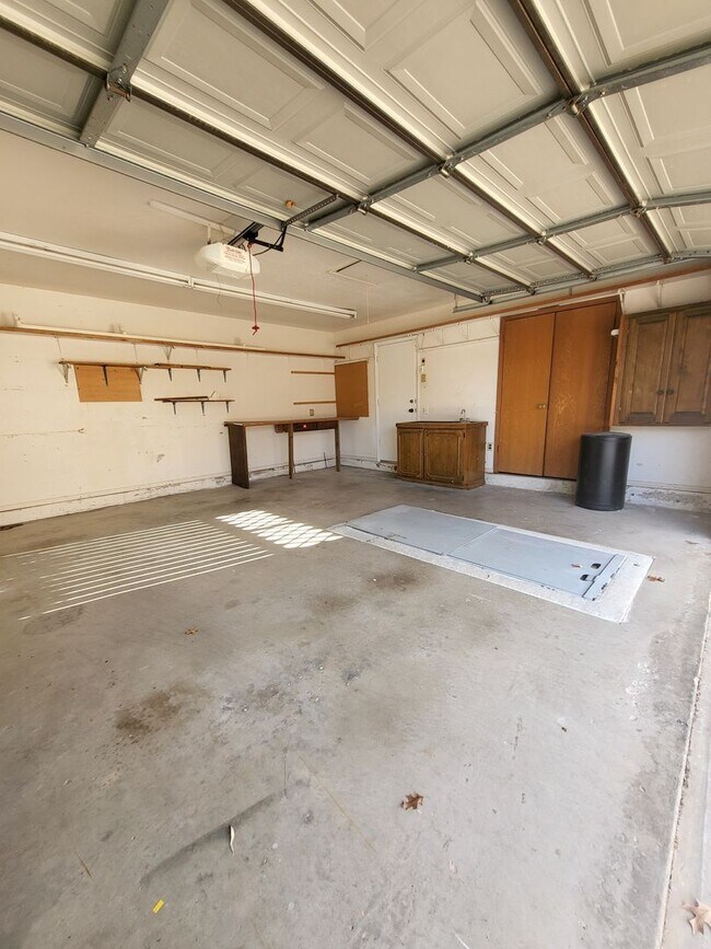 Building Photo - (2) Bed/(2) Bath w/ Storm Shelter Avail NOW!