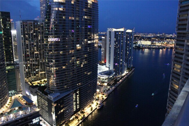 Building Photo - 485 Brickell Ave