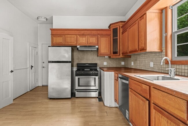 Building Photo - 70 NE Tillamook St